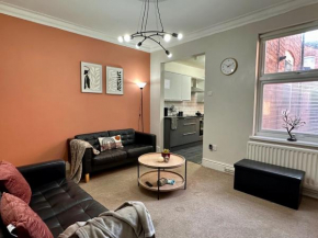 Luxury 4-Bed 3 bathroom House in Leicester City
